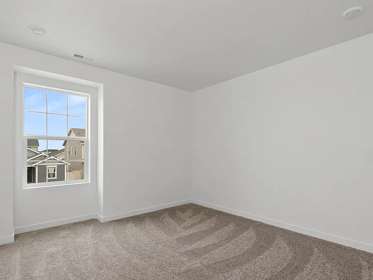 477 W Norwich St — Photo 22