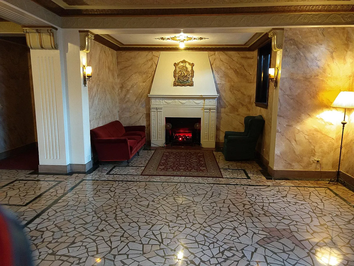 Main Lobby - 5130 Connecticut Ave NW