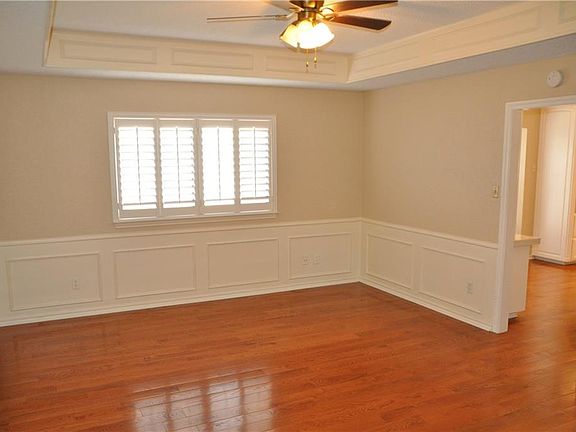 4th image of 1010 Shady Oak Trl