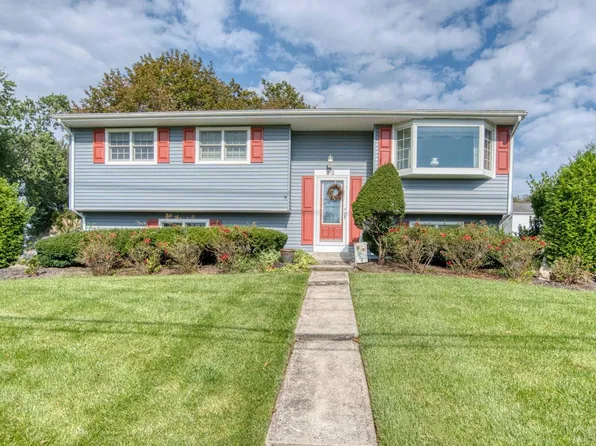 22 Mitchell Ave, Piscataway, NJ 08854