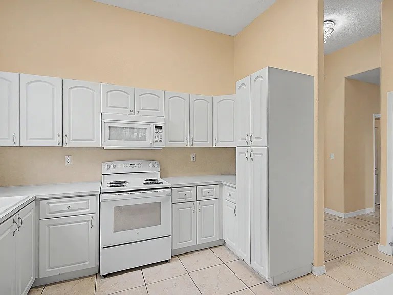 15339 SW 32nd Ter — Photo 10