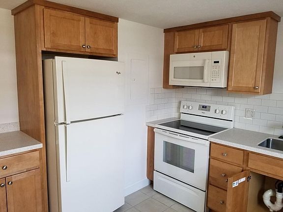 3rd image of 6 Franzone Dr #6