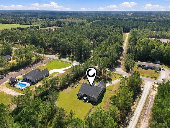3rd image of 3243 Huckleberry Rd.