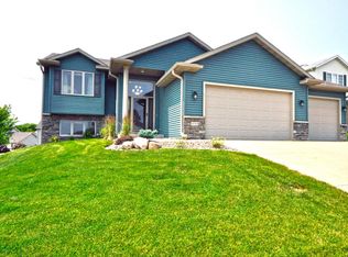 6049 Portsmouth Dr NW, Rochester, MN 55901