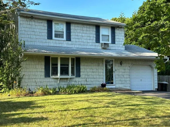 21 Ridge Haven Drive, Ridge, NY 11961