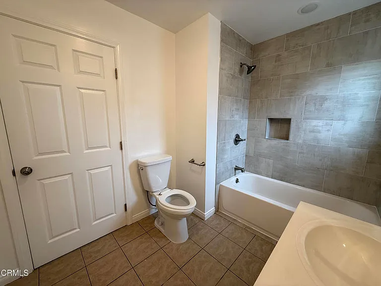 748 N La Jolla Ave #1/2 — Photo 11