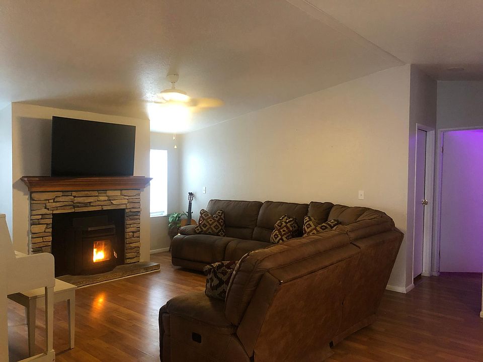 1st image of 604 W National St