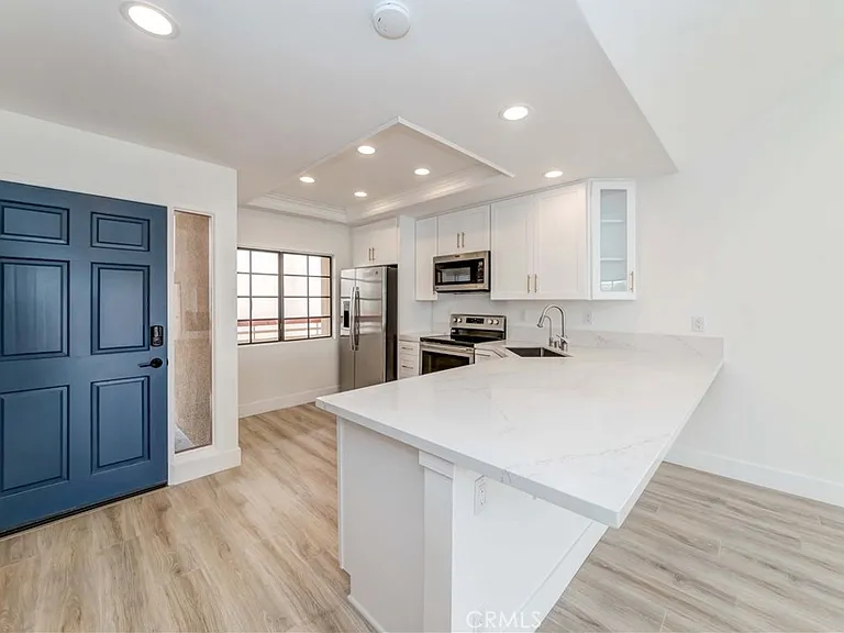 941 W Carson St #306 — Photo 2