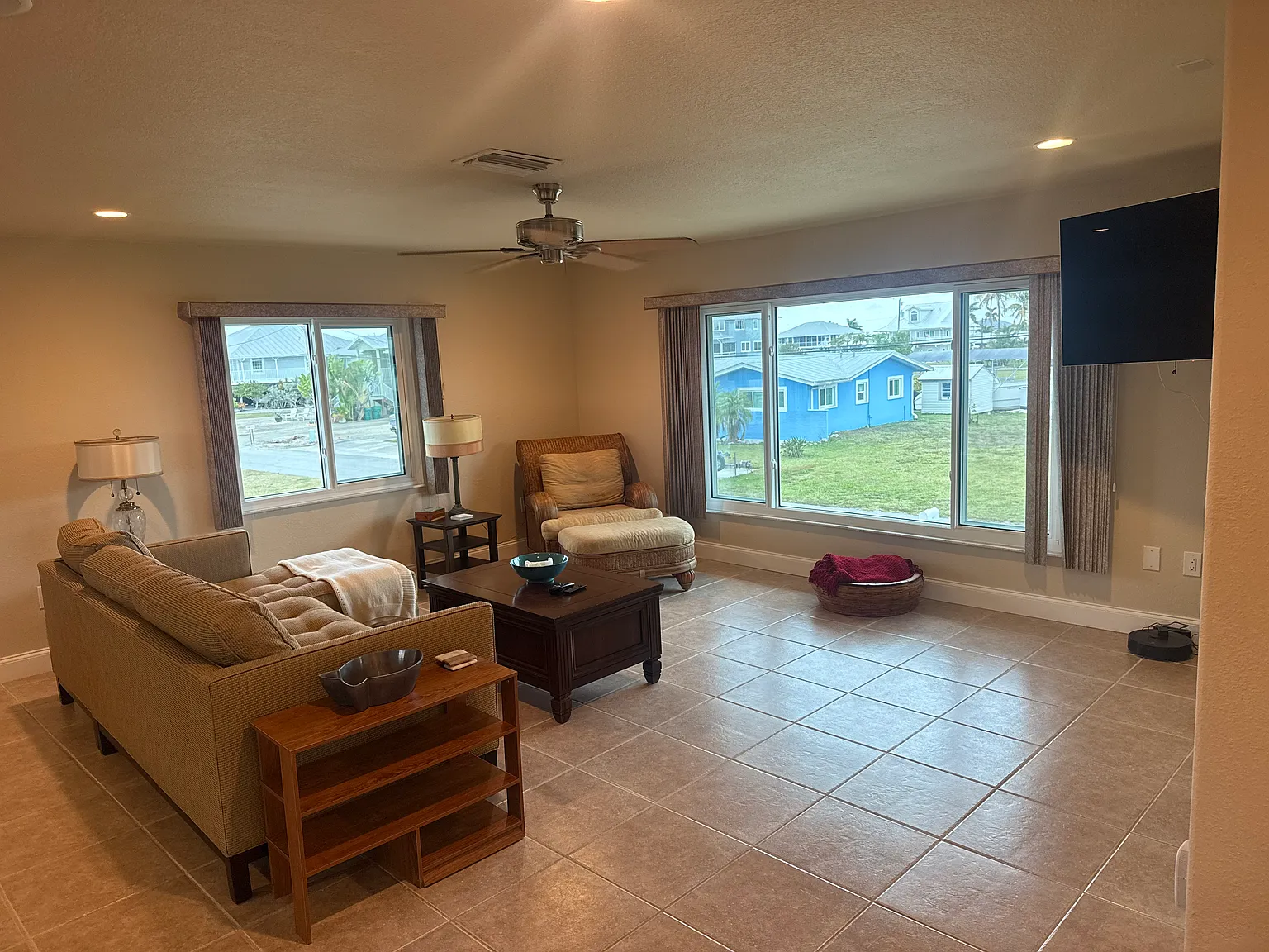 3 bed, 3.5 bath, 1732 sqft, $3,850 — Photo 3