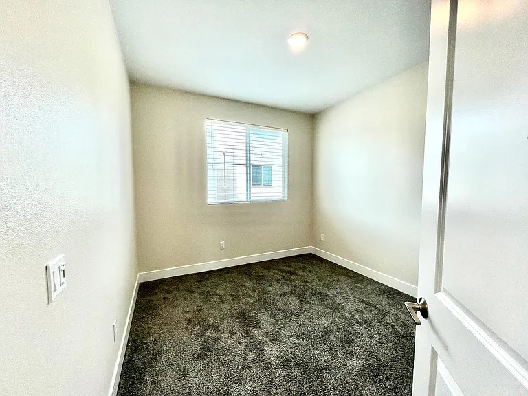 1692 Enterprise Dr — Photo 26