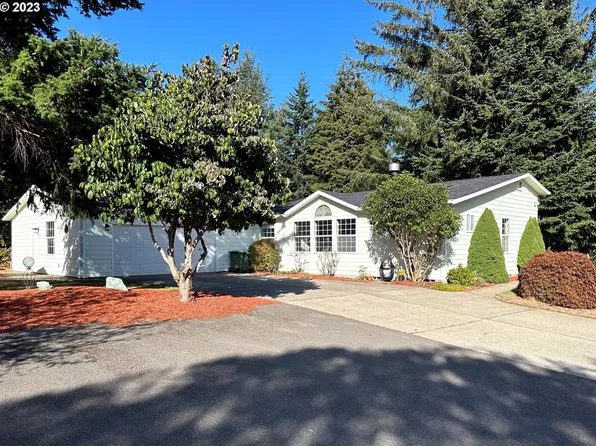 1157 8th St NE, Bandon, OR 97411