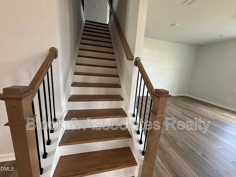 5 bed, 3.0 bath, 6534 sqft, $2,800 — Photo 4