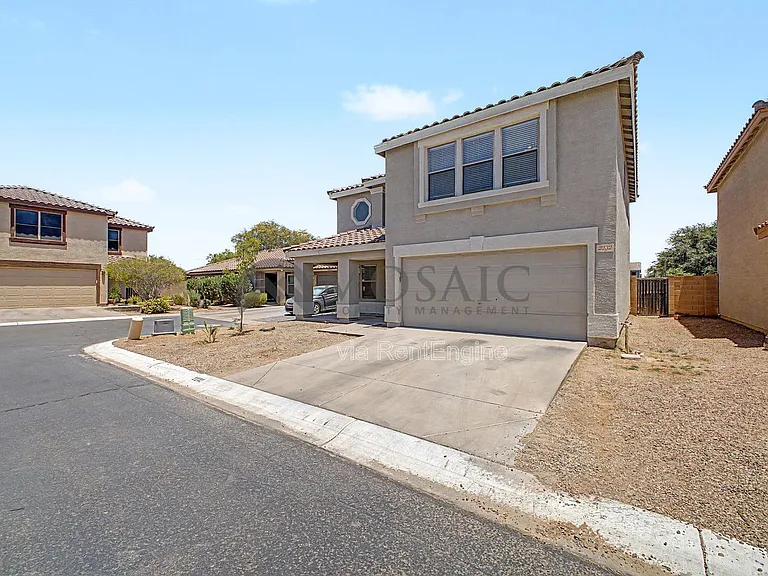 2232 E Spruce Dr — Photo 2