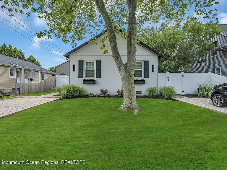 1215 Lister St #A — Photo 2