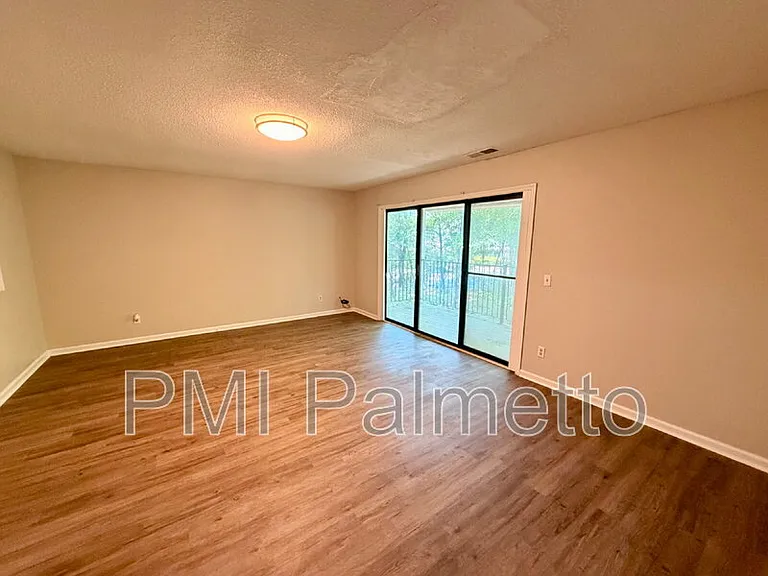 33 Chestnut Ferry Rd #202 — Photo 10
