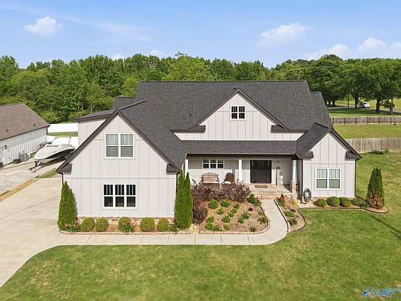 2nd image of 1902 Peach Orchard Rd NW