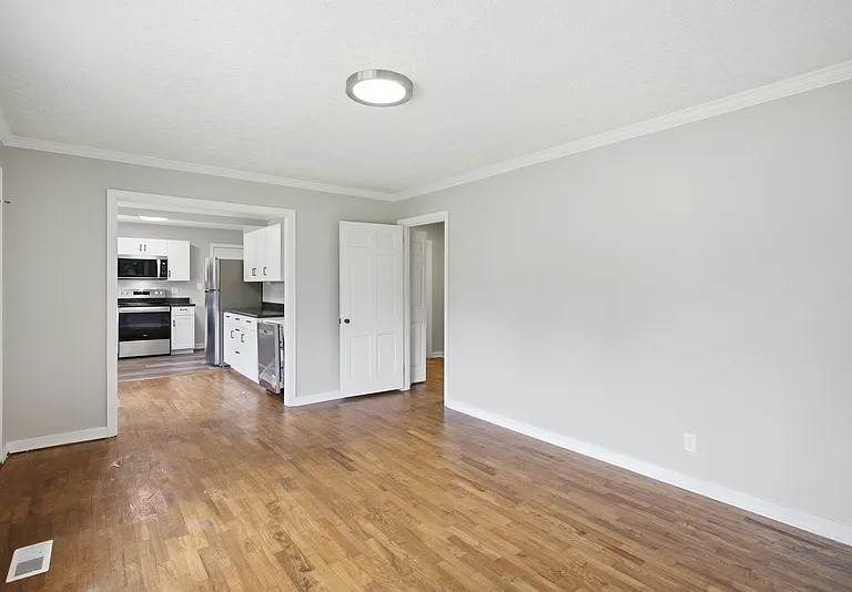 2706 Jefferson Ave — Photo 2