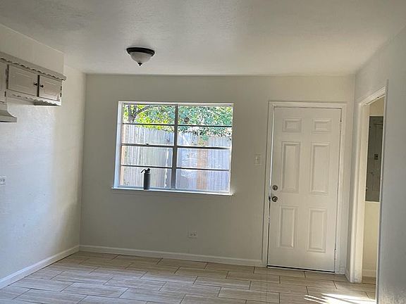 3rd image of 1802 Jay Cir #A