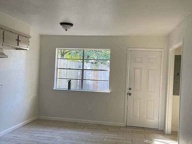 1802 Jay Cir #A — Photo 3