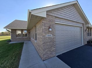 5691 Southdown Ln, Roscoe, IL 61073