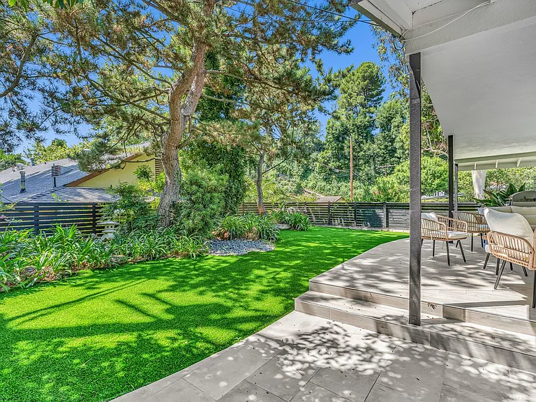 15440 Hamner Dr — Photo 30
