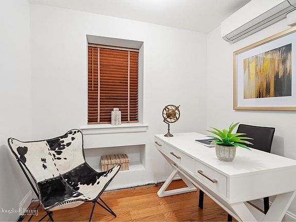 4th image of 250 W 16th St APT La