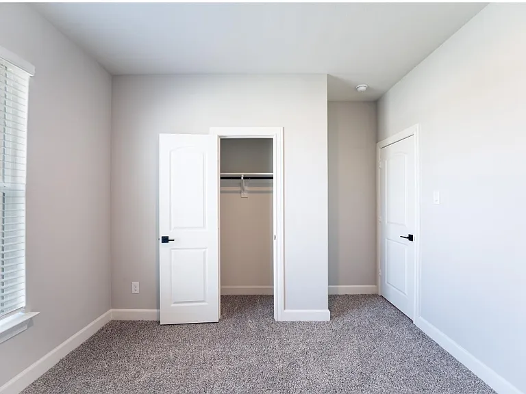 905 Calhoun Dr — Photo 10