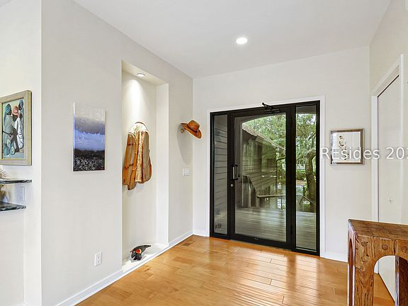 4th image of 2 Long Marsh Ln