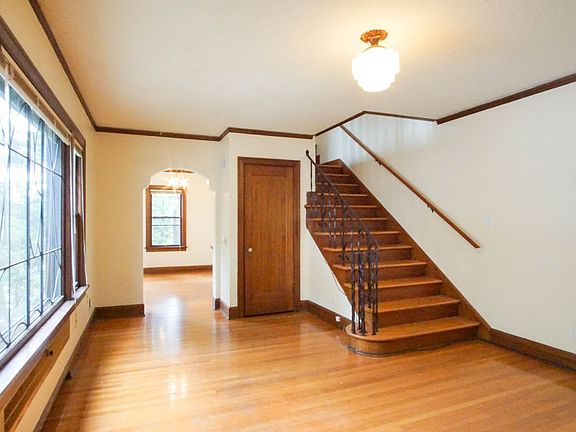 3rd image of 912 SW Vista Ave #201