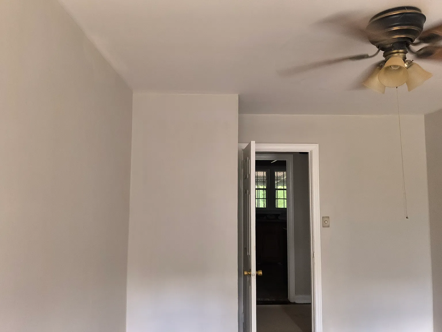 3 bed, 1200 sqft, $1,100 — Photo 2