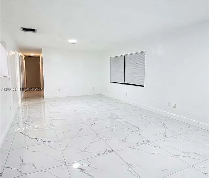637 SW 1st St — Photo 4