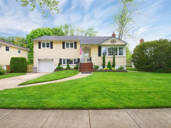 62 Pell Terrace, Garden City, NY 11530