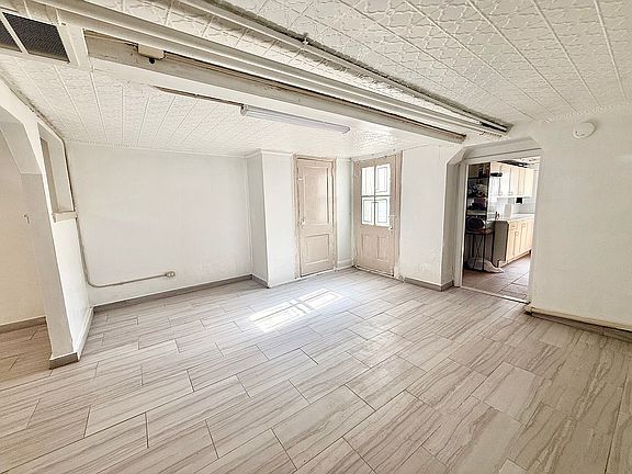 4th image of 1770 W 9th St