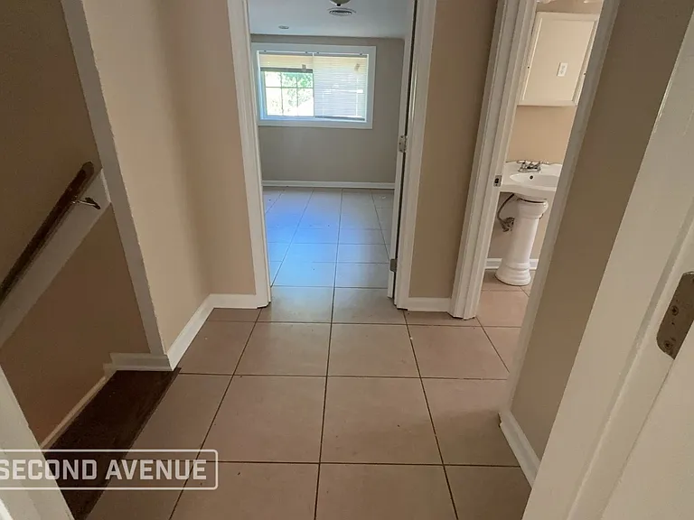 3132 Lamphier Ave — Photo 6
