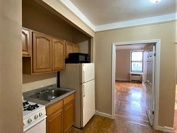 3rd image of 1625 E 13th St Floor 4