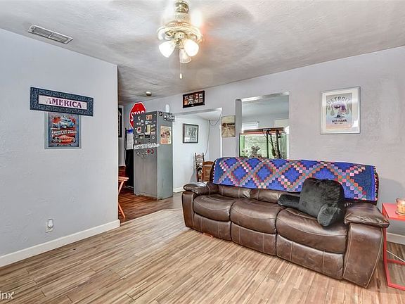 5th image of 640 E Lansdowne Ave