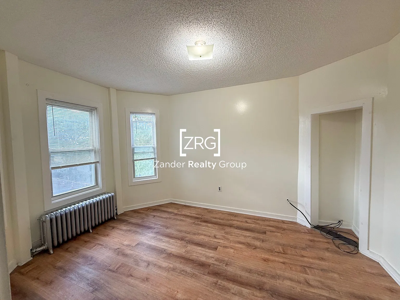 3 bed, 1.0 bath, 1158 sqft, $3,000 — Photo 3
