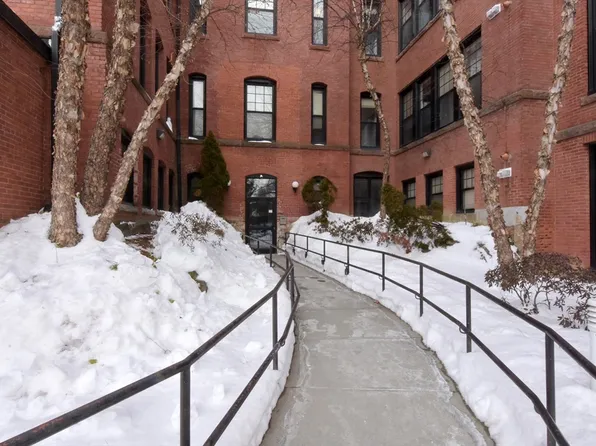 28 Adams St #304, Worcester, MA 01604