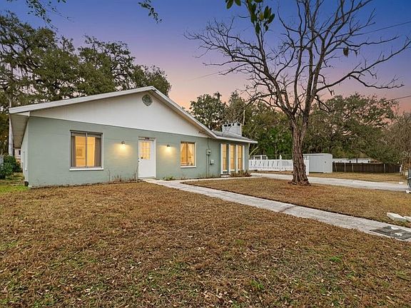 3rd image of 39243 Lizabeth Cir
