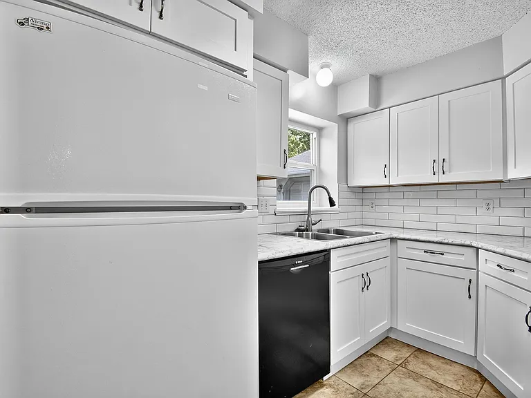 73 Buttonworth Dr #B — Photo 8