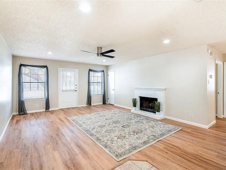511 Algerita Dr #A — Photo 2