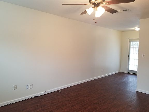 3rd image of 100 Chalfont Dr APT E
