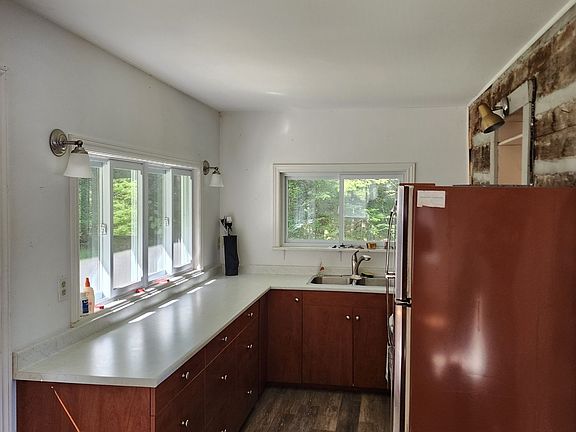 2nd image of 24 Daniels Ln