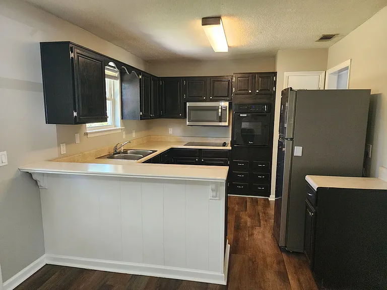 1336 Whitfield Park Dr — Photo 5