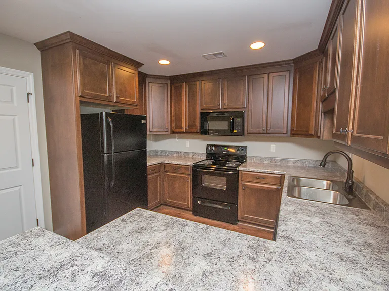 25267 Everblake Dr — Photo 6