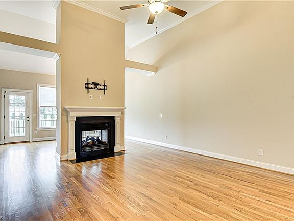 5th image of 110 Oakchester Ct