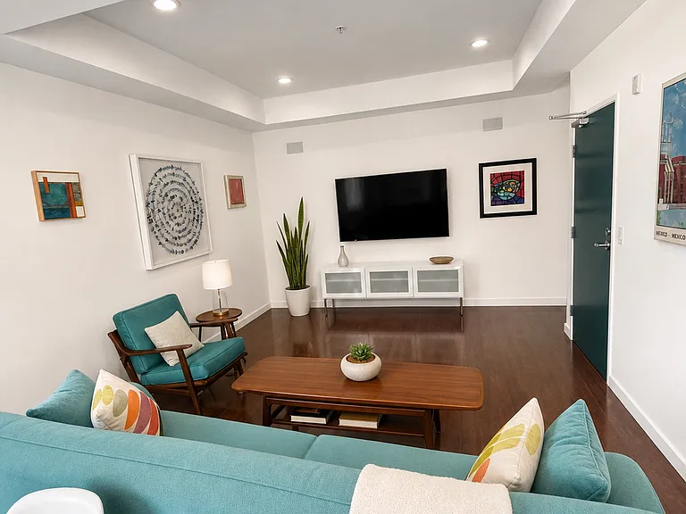 1944 State St #9 — Photo 3
