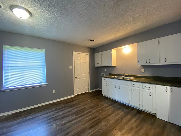 1154 Western Park Dr — Photo 7