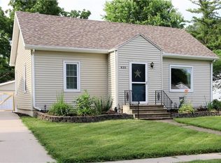835 Walnut St, Waukee, IA 50263