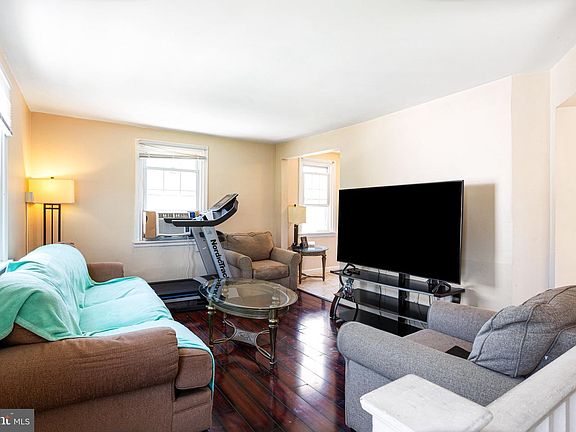 5th image of 620 W Park Ln